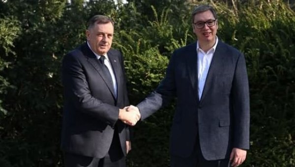 ВУЧИЋ ДАНАС СА ДОДИКОМ: Након састанка двојица председника обратиће се медијима ВУЧИЋ ДАНАС СА ДОДИКОМ: Након састанка двојица председника обратиће се медијима