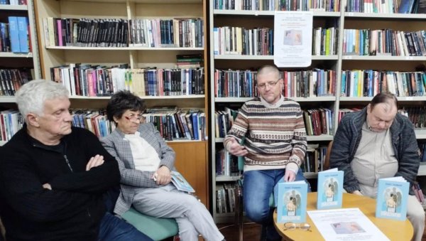 ПАРАЋИН НА „СРЕТЕЊСКИМ СУСРЕТИМА“: Позвани и песници из Књижевног клуба „Мирко Бањевић“ ПАРАЋИН НА „СРЕТЕЊСКИМ СУСРЕТИМА“: Позвани и песници из Књижевног клуба „Мирко Бањевић“