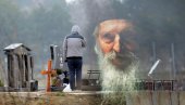 BLIŽE SE VELIKE ZIMSKE ZADUŠNICE: Ovo su običaji - patrijarh Pavle jedno strogo zabranio BLIŽE SE VELIKE ZIMSKE ZADUŠNICE: Ovo su običaji - patrijarh Pavle jedno strogo zabranio