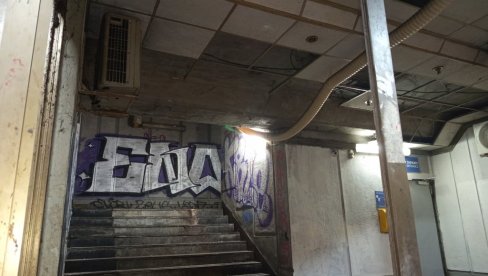 OPASNOST S PLAFONA: Podzemni prolaz kod stanice Vukov spomenik i dalje nebezbedan (FOTO) OPASNOST S PLAFONA: Podzemni prolaz kod stanice Vukov spomenik i dalje nebezbedan (FOTO)