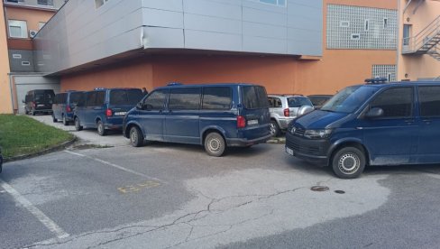 OSUĐENA BIVŠA ADVOKATICA NASERA ORIĆA: Krila u torbi telefon optuženog, dobila godinu dana zatvora OSUĐENA BIVŠA ADVOKATICA NASERA ORIĆA: Krila u torbi telefon optuženog, dobila godinu dana zatvora