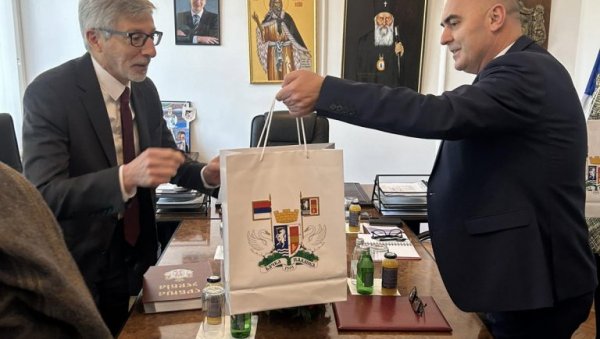 РАЗГОВОРИ О НОВИМ УЛААЊИМА: Амбасадор Француске Пјер Кошар посетио Бачку Паланку РАЗГОВОРИ О НОВИМ УЛААЊИМА: Амбасадор Француске Пјер Кошар посетио Бачку Паланку