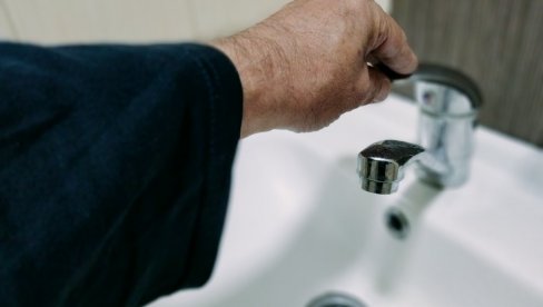 СУВЕ ЧЕСМЕ У СРЕМЧИЦИ: Неодложни радови на водоводној мрежи