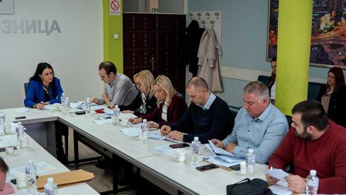 PODRŠKA NEGOVATELJIMA I MEDIJIMA: Održana sednica Gradskog veća Loznice PODRŠKA NEGOVATELJIMA I MEDIJIMA: Održana sednica Gradskog veća Loznice