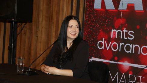 ŽURKA ZA DAN SVIH DAMA: Kaliopi Bukle muzikom proslavlja 40 godina karijere (FOTO/VIDEO) ŽURKA ZA DAN SVIH DAMA: Kaliopi Bukle muzikom proslavlja 40 godina karijere (FOTO/VIDEO)