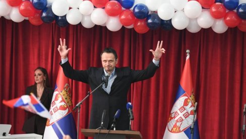 РЕБРАЧА ПОДРЖАО СРПСКУ ЛИСТУ: Имам одговорност да будем уз вас, увек сам био део победничког тима (ВИДЕО) РЕБРАЧА ПОДРЖАО СРПСКУ ЛИСТУ: Имам одговорност да будем уз вас, увек сам био део победничког тима (ВИДЕО)