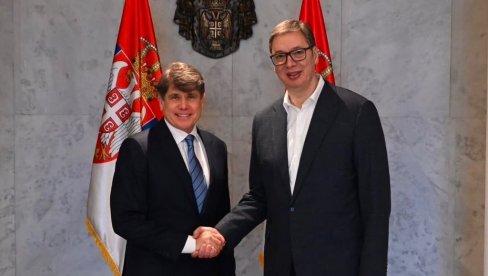 BLAGOJEVIĆ O VUČIĆU: On vodi ekonomsko čudo gde su plate porasle za 270% BLAGOJEVIĆ O VUČIĆU: On vodi ekonomsko čudo gde su plate porasle za 270%