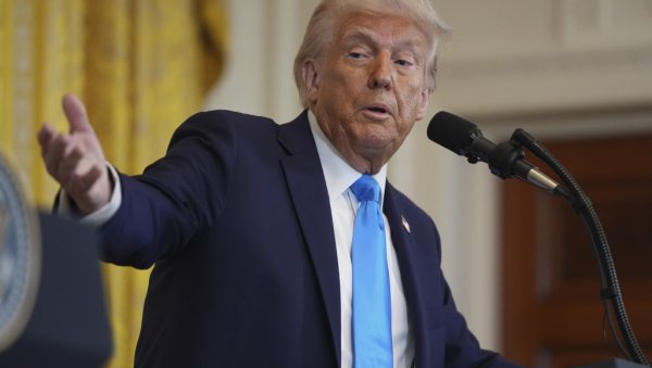 ТРАМПОВА НЕЗАМИСЛИВА ОДЛУКА О ДЕПОРТАЦИЈИ: На коју земљу се свео избор за ову кључну и крајње скупу улогу? ТРАМПОВА НЕЗАМИСЛИВА ОДЛУКА О ДЕПОРТАЦИЈИ: На коју земљу се свео избор за ову кључну и крајње скупу улогу?