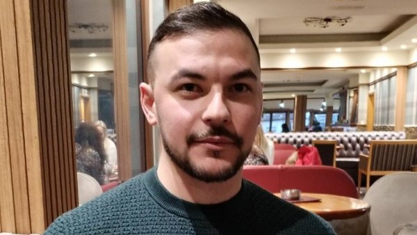 ВРАЊАНАЦ, ДИРЕКТОР ШКОЛЕ - УСРЕД КИНЕ: Необична прича Милоша Марковића (34), професора географије ВРАЊАНАЦ, ДИРЕКТОР ШКОЛЕ - УСРЕД КИНЕ: Необична прича Милоша Марковића (34), професора географије