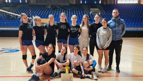 NAJBOLJI PARAĆINSKI GIMNAZIJALCI: Danas završeno Opštinsko odbojkaško takmičenje (FOTO) NAJBOLJI PARAĆINSKI GIMNAZIJALCI: Danas završeno Opštinsko odbojkaško takmičenje (FOTO)