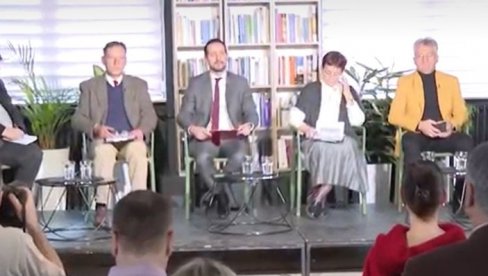FALE NAM JOŠ SAMO PLENUMI GRAĐANA: Paradoks je da je cilj protesta popravljanje institucija, a da njegovi akteri prave - paralelne FALE NAM JOŠ SAMO PLENUMI GRAĐANA: Paradoks je da je cilj protesta popravljanje institucija, a da njegovi akteri prave - paralelne
