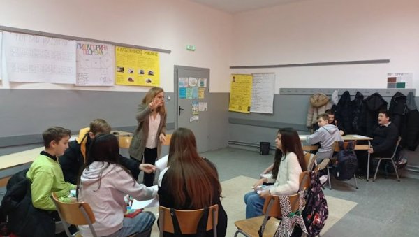 НЕСВАКИДАШЊА РАДИОНИЦА ЗА УЧЕНИКЕ: У школи у Стубици о грађанском васпитању и образовању НЕСВАКИДАШЊА РАДИОНИЦА ЗА УЧЕНИКЕ: У школи у Стубици о грађанском васпитању и образовању