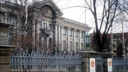 POGORŠANI ODNOSI IZMEĐU MOSKVE I HELSINKIJA: Ruska ambasada u Finskoj pojačava bezbednosne mere POGORŠANI ODNOSI IZMEĐU MOSKVE I HELSINKIJA: Ruska ambasada u Finskoj pojačava bezbednosne mere