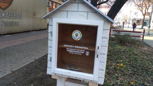 ČITAOCI SE „USPAVALI“: Ispraznila se kućica za knjige u Požarevcu ČITAOCI SE „USPAVALI“: Ispraznila se kućica za knjige u Požarevcu