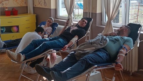 PRIKUPLJENO 60 JEDNICA KRVI: Uspešna akcija DDK vrnjačkog Crvenog krsta PRIKUPLJENO 60 JEDNICA KRVI: Uspešna akcija DDK vrnjačkog Crvenog krsta
