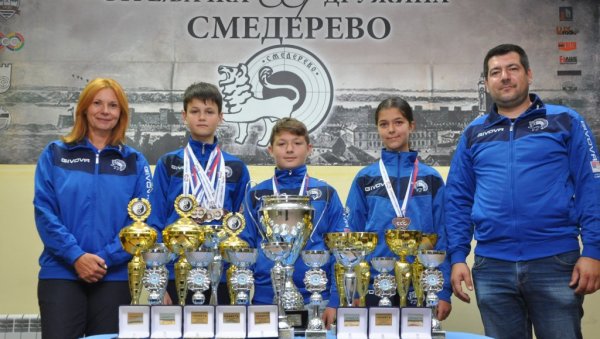 СМЕДЕРЕВЦИ МЕЂУ НАЈБОЉИМ СТРЕЛЦИМА СРБИЈЕ: Награде за седморо стрелаца и тренере СМЕДЕРЕВЦИ МЕЂУ НАЈБОЉИМ СТРЕЛЦИМА СРБИЈЕ: Награде за седморо стрелаца и тренере