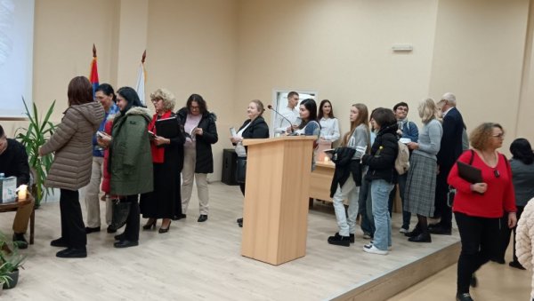 ЈУРЕЋИ ЗА ЖИВОТОМ И ЗА ЛЕПТИРИМА: Средњошколац из Велике Плане зараду од књижевног првенца дао у добротворне сврхе ЈУРЕЋИ ЗА ЖИВОТОМ И ЗА ЛЕПТИРИМА: Средњошколац из Велике Плане зараду од књижевног првенца дао у добротворне сврхе