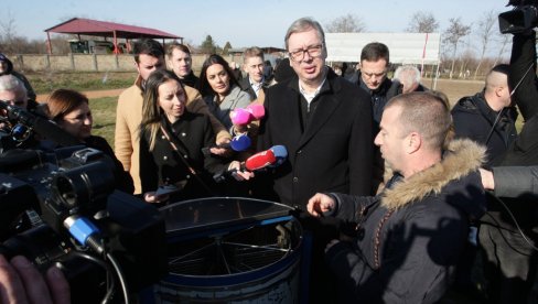 ВУЧИЋ О ДЕКЛАРАЦИЈИ О ВОЈВОДИНИ: То је народна декларација, видећемо да ли ћемо то претапати у неке друге акте ВУЧИЋ О ДЕКЛАРАЦИЈИ О ВОЈВОДИНИ: То је народна декларација, видећемо да ли ћемо то претапати у неке друге акте