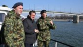 GAŠIĆ U KASARNI „ALEKSANDAR BERIĆ“: Ministar odbrane obišao pripadnike Rečne flotile GAŠIĆ U KASARNI „ALEKSANDAR BERIĆ“: Ministar odbrane obišao pripadnike Rečne flotile