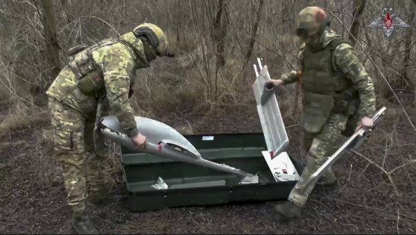 УДАР ДРОНОМ У СРЦЕ УПОРИШТА: Руска војска дигла у ваздух украјинску базу УДАР ДРОНОМ У СРЦЕ УПОРИШТА: Руска војска дигла у ваздух украјинску базу
