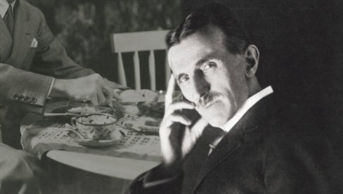 TVRDIO DA POBOLJŠAVA RAD MOZGA: Nikola Tesla je obožavao ovo voće TVRDIO DA POBOLJŠAVA RAD MOZGA: Nikola Tesla je obožavao ovo voće