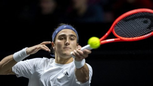 NAJLEPŠA TENISKA BAJKA: Anonimus počistio Cicipasa i Medvedeva, nema sponzora, voli tetovaže i idol mu je Nadal (VIDEO) NAJLEPŠA TENISKA BAJKA: Anonimus počistio Cicipasa i Medvedeva, nema sponzora, voli tetovaže i idol mu je Nadal (VIDEO)