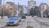 NIKO IH NE KAŽNJAVA, PA SE NE ZAUSTAVLJAJU: Napadnuta Srpkinja u Južnoj Mitrovici - Obili joj i opljačkali auto