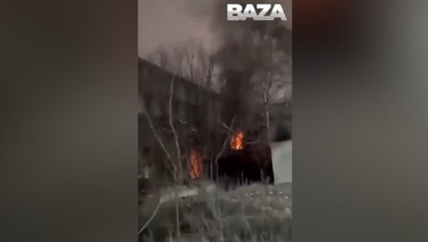 СТОТИНЕ ЉУДИ ЗАРОБЉЕНО У ЗГРАДИ КОЈА ГОРИ Драматични снимци из Мосвке: Евакуација у току, има повређених (ВИДЕО) СТОТИНЕ ЉУДИ ЗАРОБЉЕНО У ЗГРАДИ КОЈА ГОРИ Драматични снимци из Мосвке: Евакуација у току, има повређених (ВИДЕО)