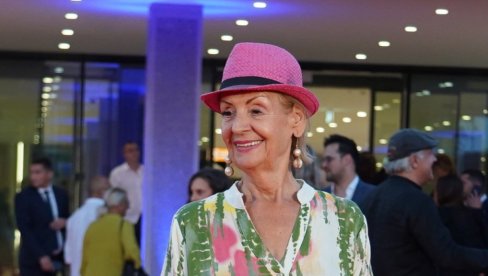NOVI DEČKO LEPE LUKIĆ Bili su u vezi pre 50 godina: Nije sve u krevetu NOVI DEČKO LEPE LUKIĆ Bili su u vezi pre 50 godina: Nije sve u krevetu