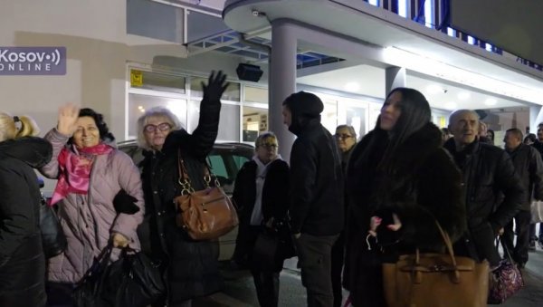 СРБИ РАСЕЉЕНИ СА КОСОВА И МЕТОХИЈЕ ИЗ БЕОГРАДА КРЕНУЛИ НА ГЛАСАЊЕ: Подршка сународницима да остану своји на своме СРБИ РАСЕЉЕНИ СА КОСОВА И МЕТОХИЈЕ ИЗ БЕОГРАДА КРЕНУЛИ НА ГЛАСАЊЕ: Подршка сународницима да остану своји на своме
