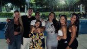 LEGENDA FUDBALA UHVAĆENA SA 38 GODINA MLAĐOM DEVOJKOM! Držali su se zajedno celu noć... LEGENDA FUDBALA UHVAĆENA SA 38 GODINA MLAĐOM DEVOJKOM! Držali su se zajedno celu noć...