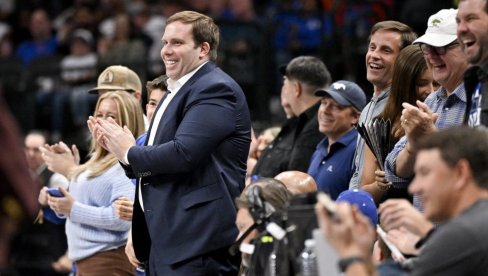 LUKA DONČIĆ GLEDA I NE VERUJE! Vlasnik Dalasa mu prvo zabio nož u leđa, a sada ga i javno ponizio LUKA DONČIĆ GLEDA I NE VERUJE! Vlasnik Dalasa mu prvo zabio nož u leđa, a sada ga i javno ponizio