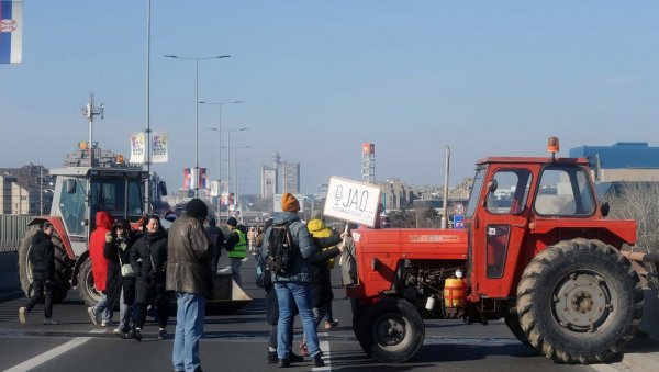 ВРХУНАЦ ЛИЦЕМЕРСТВА Професорка која подржава блокаде забринутом родитељу: Одговорност није наша! ВРХУНАЦ ЛИЦЕМЕРСТВА Професорка која подржава блокаде забринутом родитељу: Одговорност није наша!