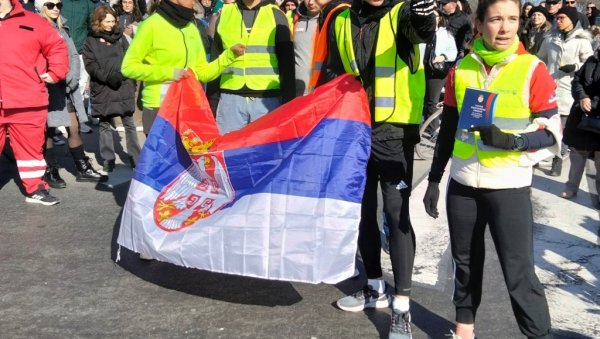 ОПОЗИЦИОНА ПЉАЧКА ПРЕКО ЛЕЂА СТУДЕНАТА: Покрет Крени промени шаље мејлове и мољака за новац користећи туђе слике као своје ОПОЗИЦИОНА ПЉАЧКА ПРЕКО ЛЕЂА СТУДЕНАТА: Покрет Крени промени шаље мејлове и мољака за новац користећи туђе слике као своје