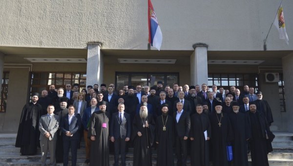 ПАТРИЈАРХ ПОРФИРИЈЕ ПОСЕТИО ЦЕНТРАЛНИ ЗАТВОР: Сви људи су једнако важни ПАТРИЈАРХ ПОРФИРИЈЕ ПОСЕТИО ЦЕНТРАЛНИ ЗАТВОР: Сви људи су једнако важни