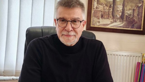 ЧИТАВ ГРАД У ЗНАКУ ЈЕДНОГ ГЛУМЦА: Владимир Ђуричић, управник Народног позоришта Тимочке Крајине Зоран Радмиловић ЧИТАВ ГРАД У ЗНАКУ ЈЕДНОГ ГЛУМЦА: Владимир Ђуричић, управник Народног позоришта Тимочке Крајине Зоран Радмиловић