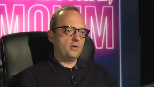 ЋУТАО О БИЗНИСУ СА ЛУКСУЗНИМ АУТОМОБИЛИМА: Саслушан Александар Папић, продао девет возила, а знао да потичу од крминала ЋУТАО О БИЗНИСУ СА ЛУКСУЗНИМ АУТОМОБИЛИМА: Саслушан Александар Папић, продао девет возила, а знао да потичу од крминала