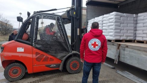 NOVA ISPORUKA BRAŠNA I PREHRAMBENIH PAKETA ZA UGROŽENE: Humanitarna akcija Crvenog krsta RS u saradnji sa Vladom NOVA ISPORUKA BRAŠNA I PREHRAMBENIH PAKETA ZA UGROŽENE: Humanitarna akcija Crvenog krsta RS u saradnji sa Vladom