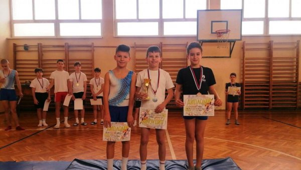 ПАРАЋИН ДОМАЋИН ОКРУЖНОГ ТАКМИЧЕЊА: Најбољи гимнастичари путују у Костолац (ФОТО) ПАРАЋИН ДОМАЋИН ОКРУЖНОГ ТАКМИЧЕЊА: Најбољи гимнастичари путују у Костолац (ФОТО)