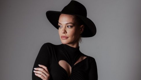 SVAKA MUZIKA IMA SVOJU MAGIJU: Ivana Štrbac o učešću na PZE, životnoj energiji, trendovima (FOTO) SVAKA MUZIKA IMA SVOJU MAGIJU: Ivana Štrbac o učešću na PZE, životnoj energiji, trendovima (FOTO)