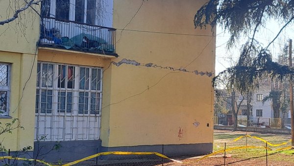 УЧЕНИЦИ У ДРУГОЈ ЗГРАДИ: Инспекција посетила ОШ Бранислав Нушић УЧЕНИЦИ У ДРУГОЈ ЗГРАДИ: Инспекција посетила ОШ Бранислав Нушић
