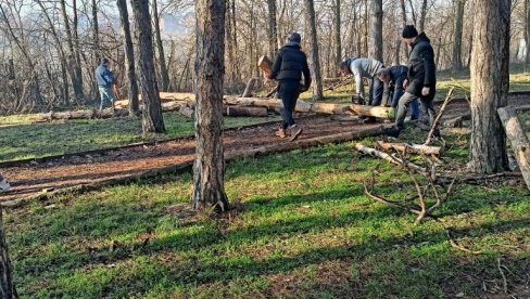 RADNA AKCIJA: Pošumljavanje Ruskog groblja RADNA AKCIJA: Pošumljavanje Ruskog groblja
