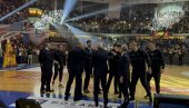 СВИ КАО ЈЕДАН: Партизан и Војводина на терену, а цео нишки Чаир запевао - ово (ВИДЕО) СВИ КАО ЈЕДАН: Партизан и Војводина на терену, а цео нишки Чаир запевао - ово (ВИДЕО)