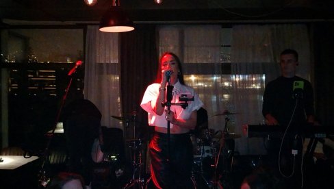 BITI HRABRA I JEDINSTVENA U SVEMU: Milena Ćeranić o karijeri, novom albumu, borbenosti (FOTO/VIDEO) BITI HRABRA I JEDINSTVENA U SVEMU: Milena Ćeranić o karijeri, novom albumu, borbenosti (FOTO/VIDEO)