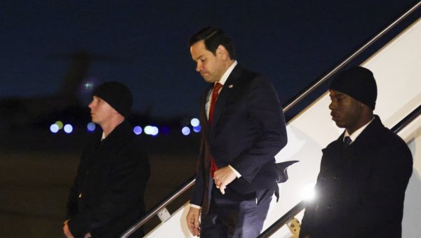ИЗРАЗ ЛИЦА МНОГО ГОВОРИ: Овако изгледа Трампов кључни човек након драме у авиону (ФОТО/ВИДЕО) ИЗРАЗ ЛИЦА МНОГО ГОВОРИ: Овако изгледа Трампов кључни човек након драме у авиону (ФОТО/ВИДЕО)