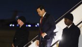 ИЗРАЗ ЛИЦА МНОГО ГОВОРИ: Овако изгледа Трампов кључни човек након драме у авиону (ФОТО/ВИДЕО)