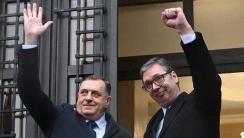 MOĆNE PORUKE PREDSEDNIKA VUČIĆA I DODIKA SRPSKOM NARODU: Naše veze su sve snažnije, ne ugrožavamo nikog drugog (VIDEO) MOĆNE PORUKE PREDSEDNIKA VUČIĆA I DODIKA SRPSKOM NARODU: Naše veze su sve snažnije, ne ugrožavamo nikog drugog (VIDEO)