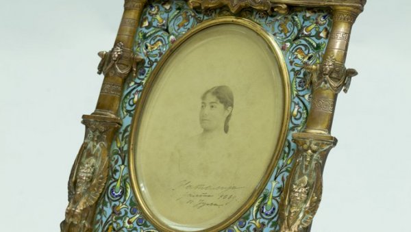 ПРЕДМЕТИ ДИНАСТИЈЕ ОБРЕНОВИЋ: Нове аквизиције Историјског музеја Србије ПРЕДМЕТИ ДИНАСТИЈЕ ОБРЕНОВИЋ: Нове аквизиције Историјског музеја Србије