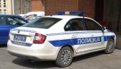 СТРАВИЧНЕ ПОГИБИЈА МОТОЦИКЛИСТЕ У БАТАЈНИЦИ: Судар мотоцикла и аутомобила