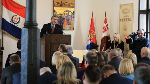 ПРОСЛАВА ДАНА ДРЖАВНОСТИ У КРАГУЈЕВЦУ: Одржана Сретењска академија, почасна артиљеријска паљба одјекнула градом ПРОСЛАВА ДАНА ДРЖАВНОСТИ У КРАГУЈЕВЦУ: Одржана Сретењска академија, почасна артиљеријска паљба одјекнула градом